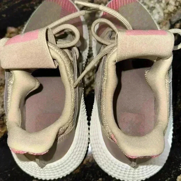 Adidas Sneakers Beige Pink Size US 4 Girls / 5.5 Women’s - Picture 12 of 14